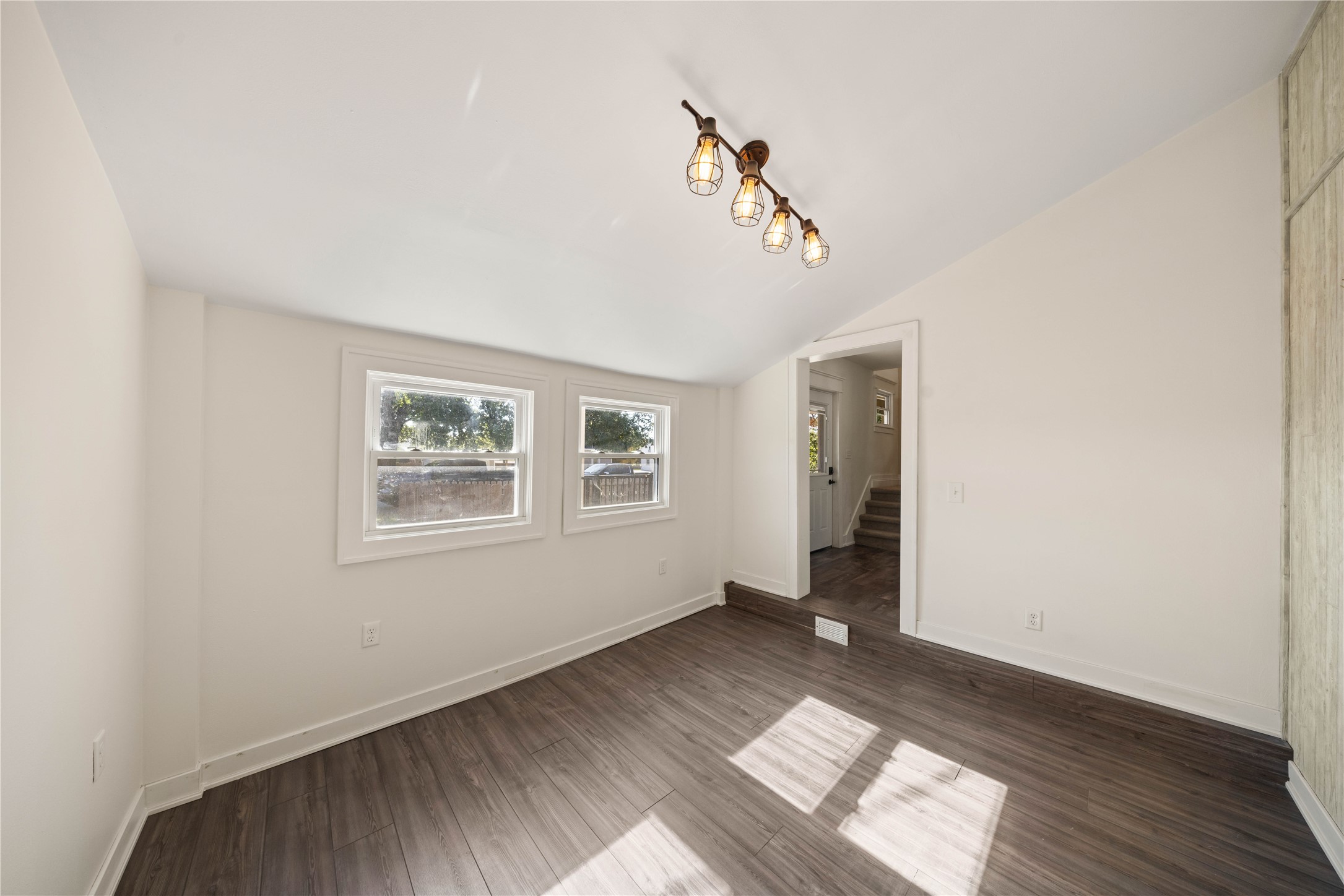 213 W 7th Street