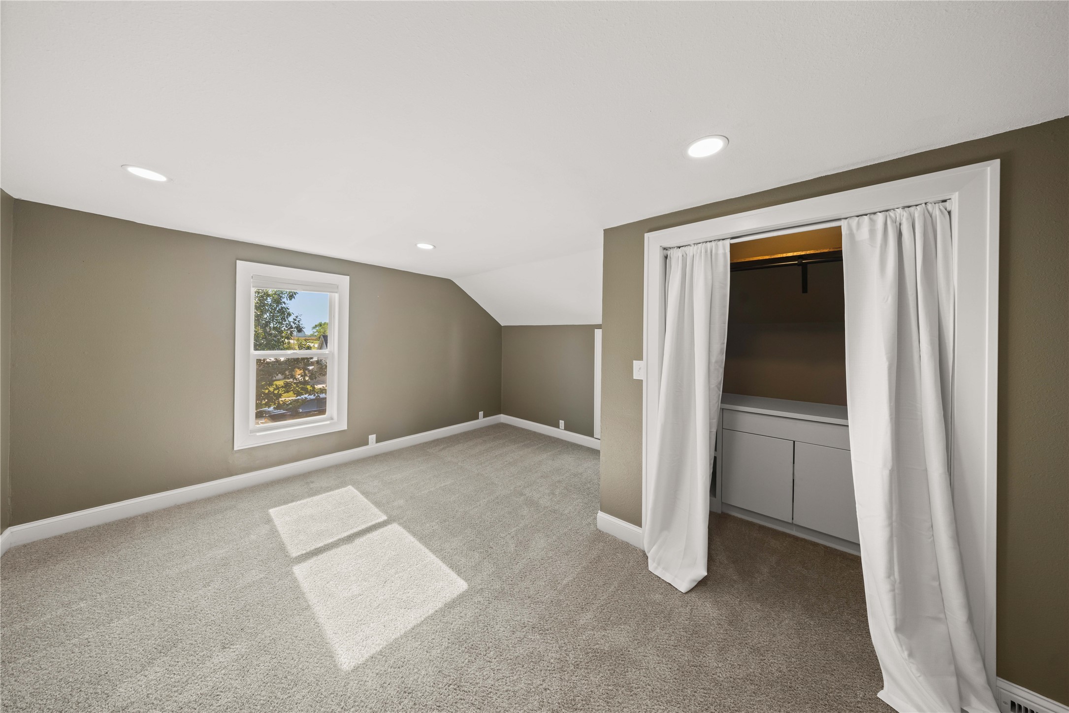 213 W 7th Street