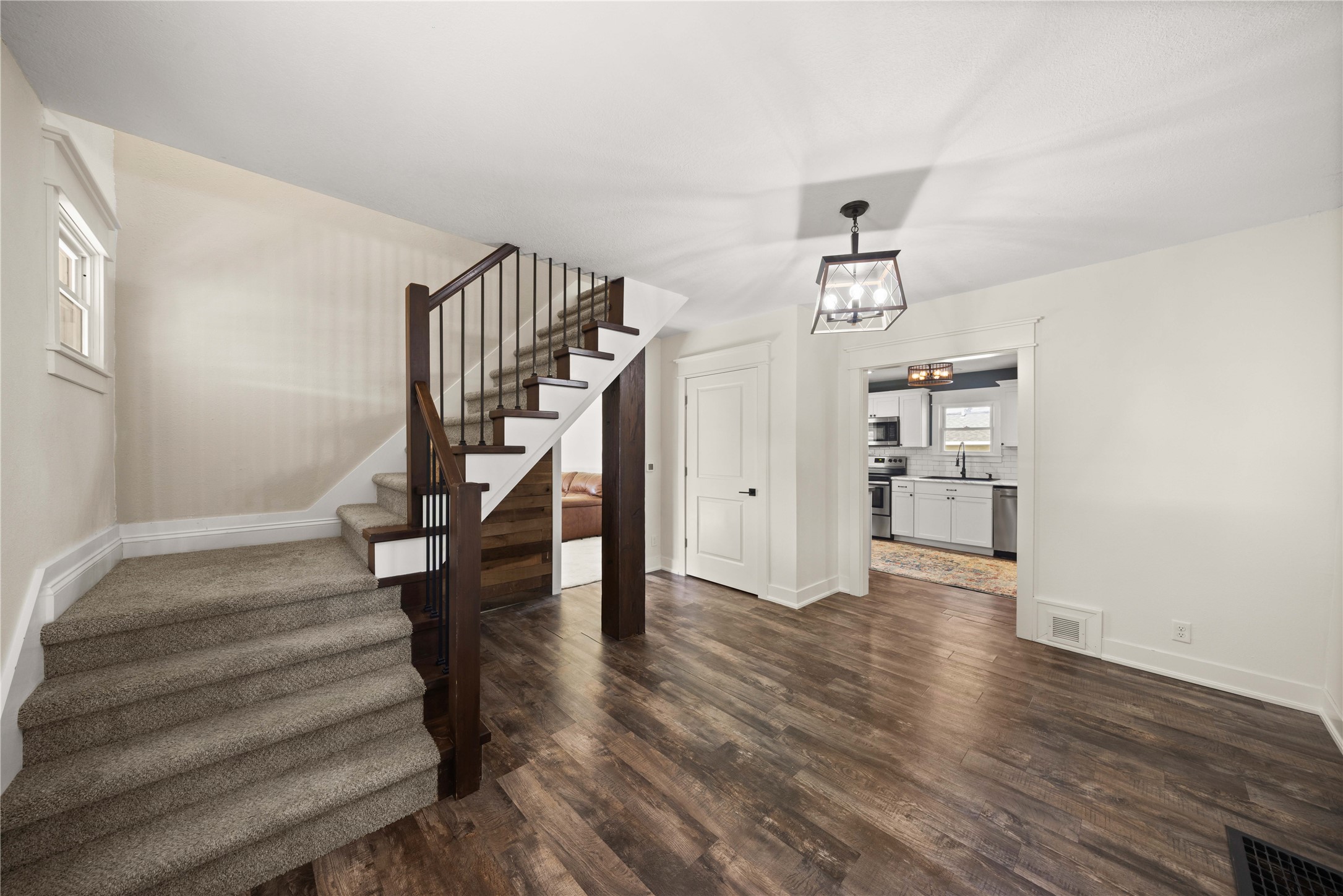 213 W 7th Street