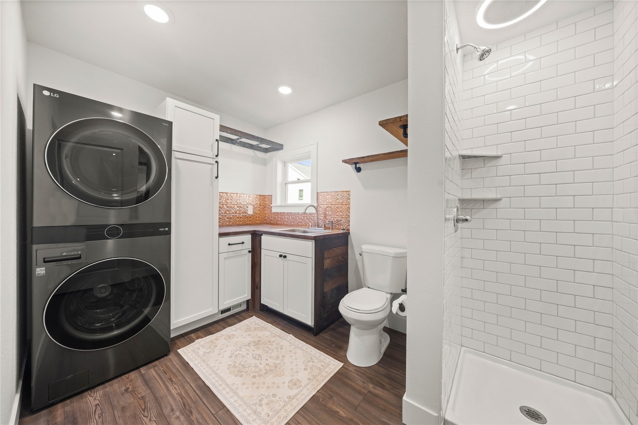 213 W 7th Street