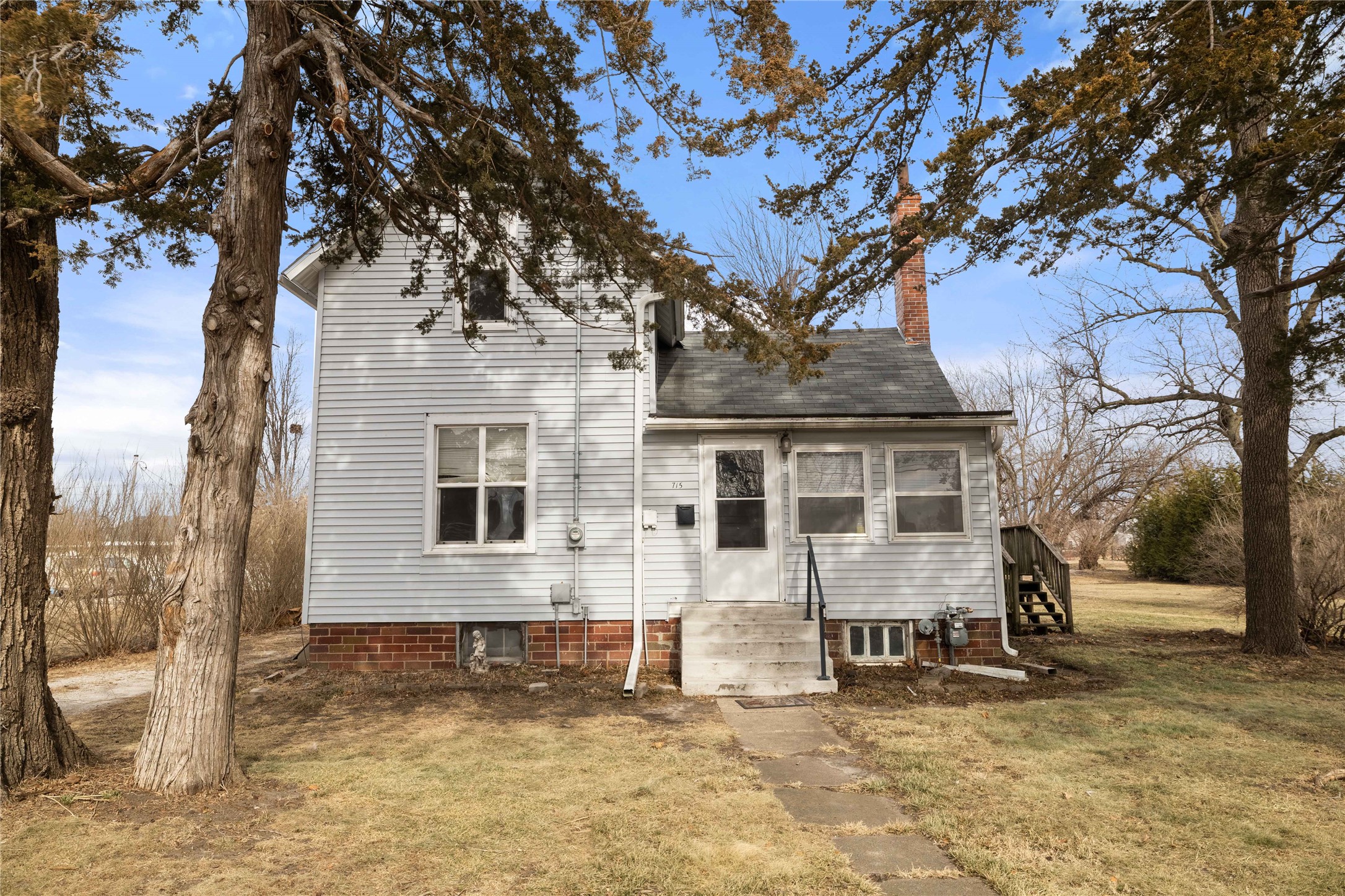 715 E First Street