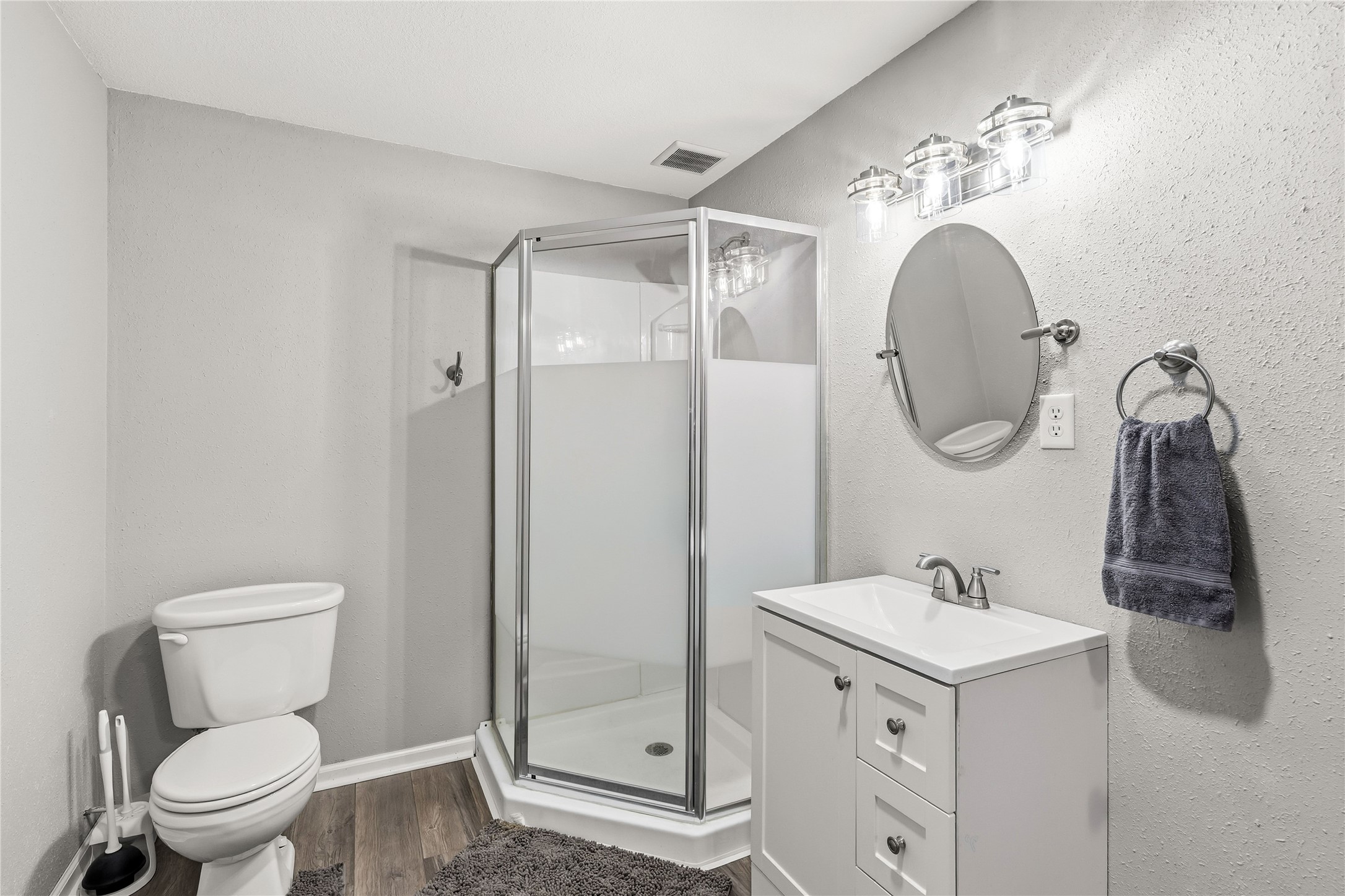 3704 SE Redbud Court