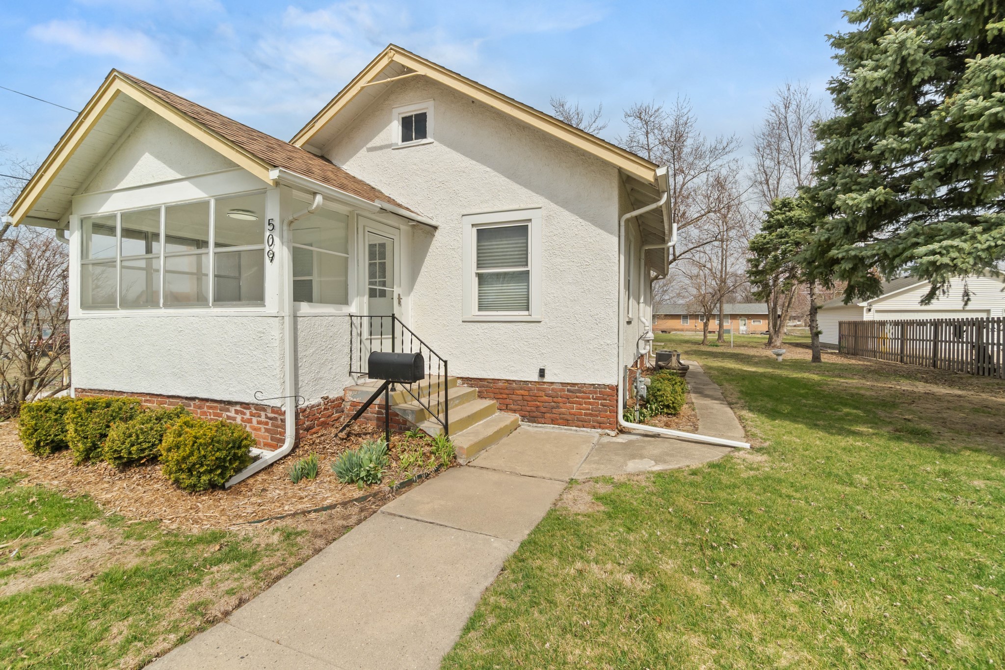 509 E 1st Street