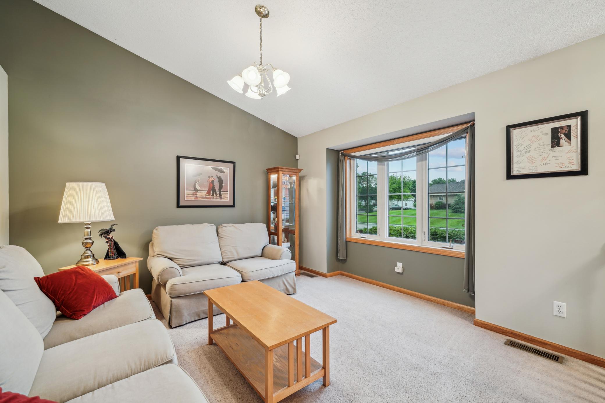 579 Maple Knoll Circle NW