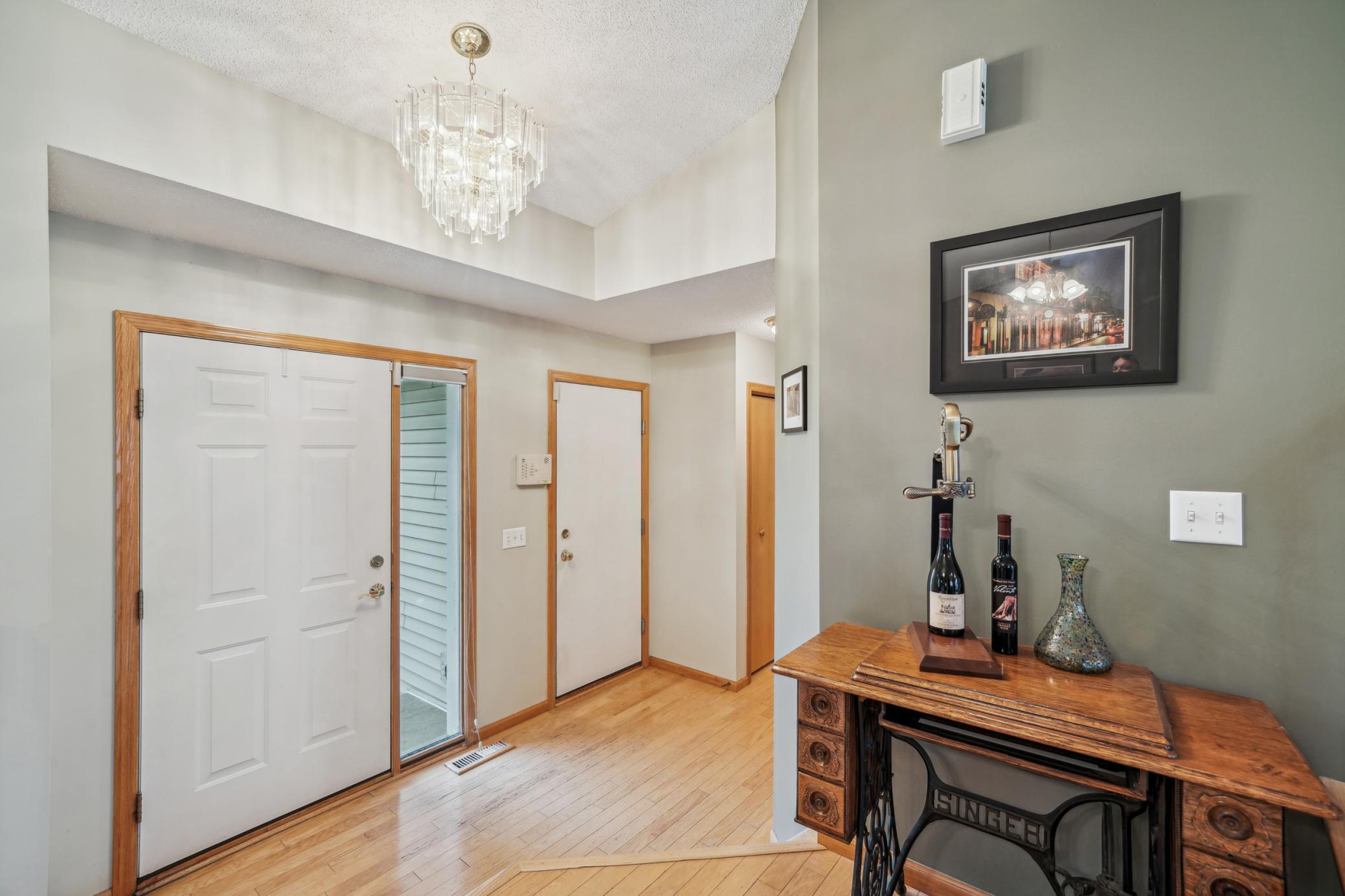 579 Maple Knoll Circle NW