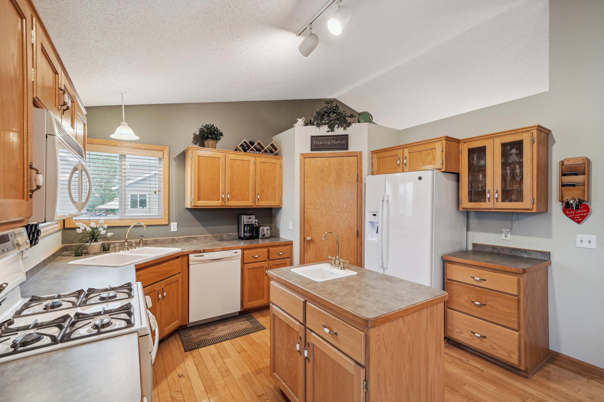 579 Maple Knoll Circle NW
