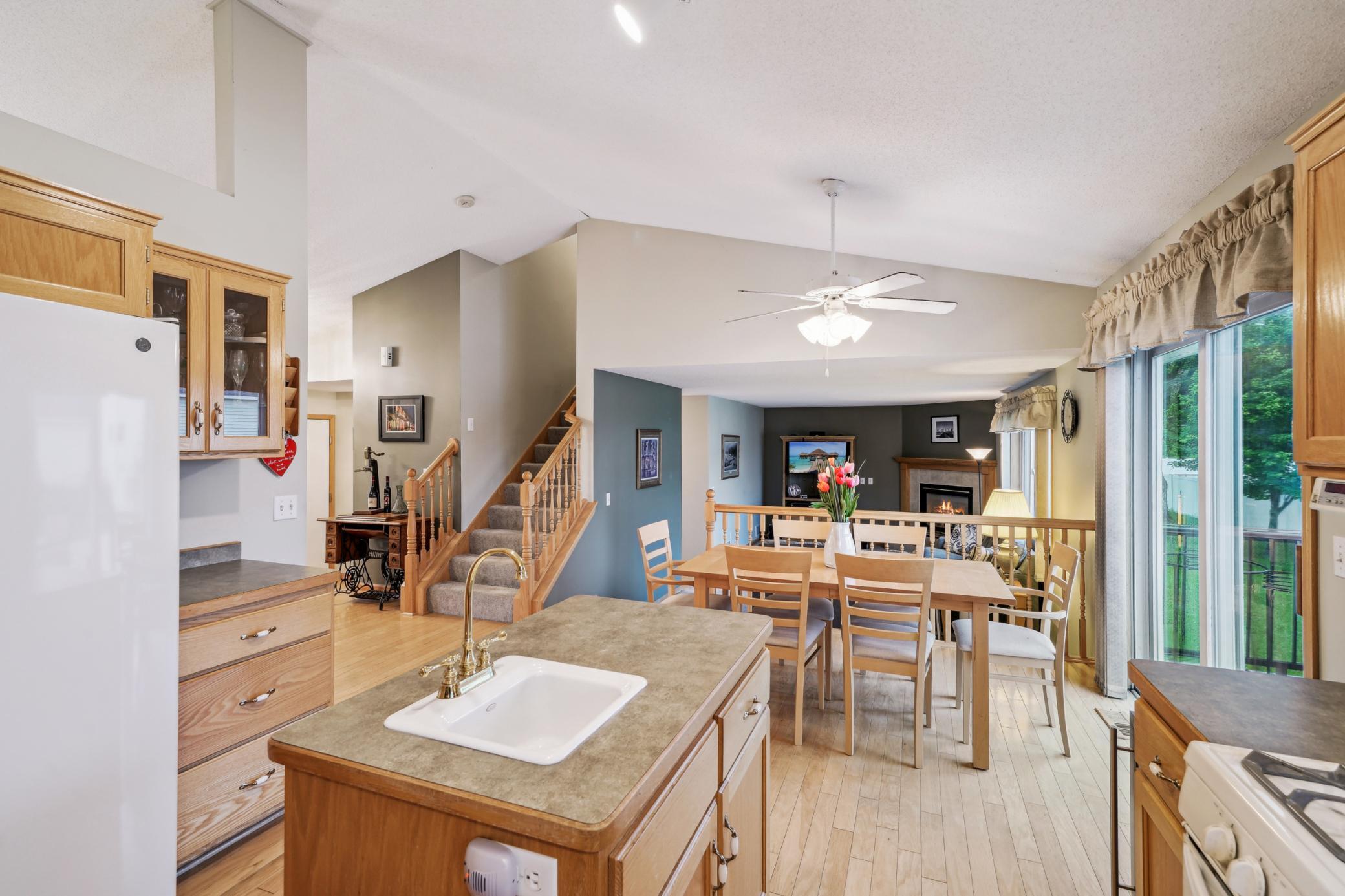 579 Maple Knoll Circle NW