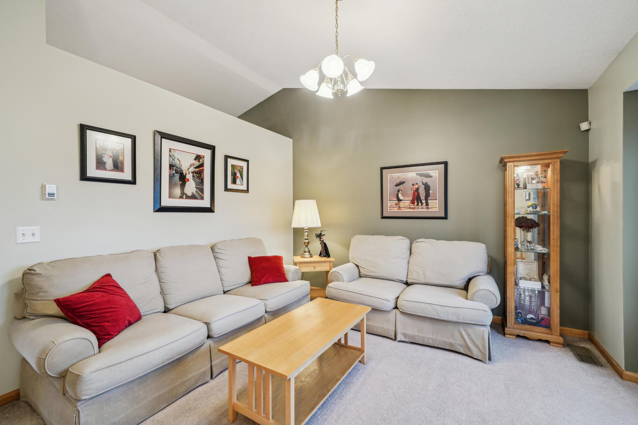 579 Maple Knoll Circle NW
