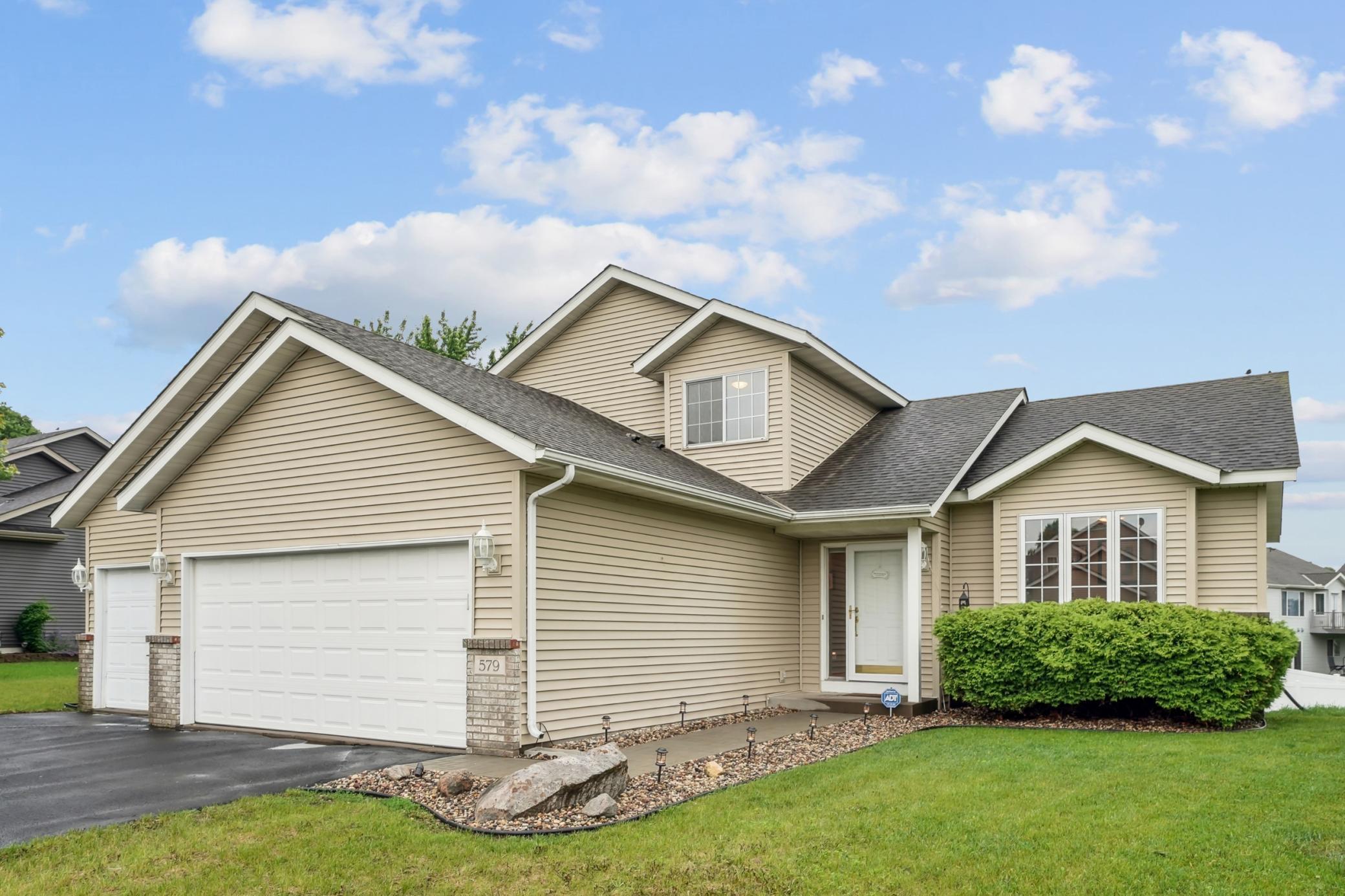 579 Maple Knoll Circle NW