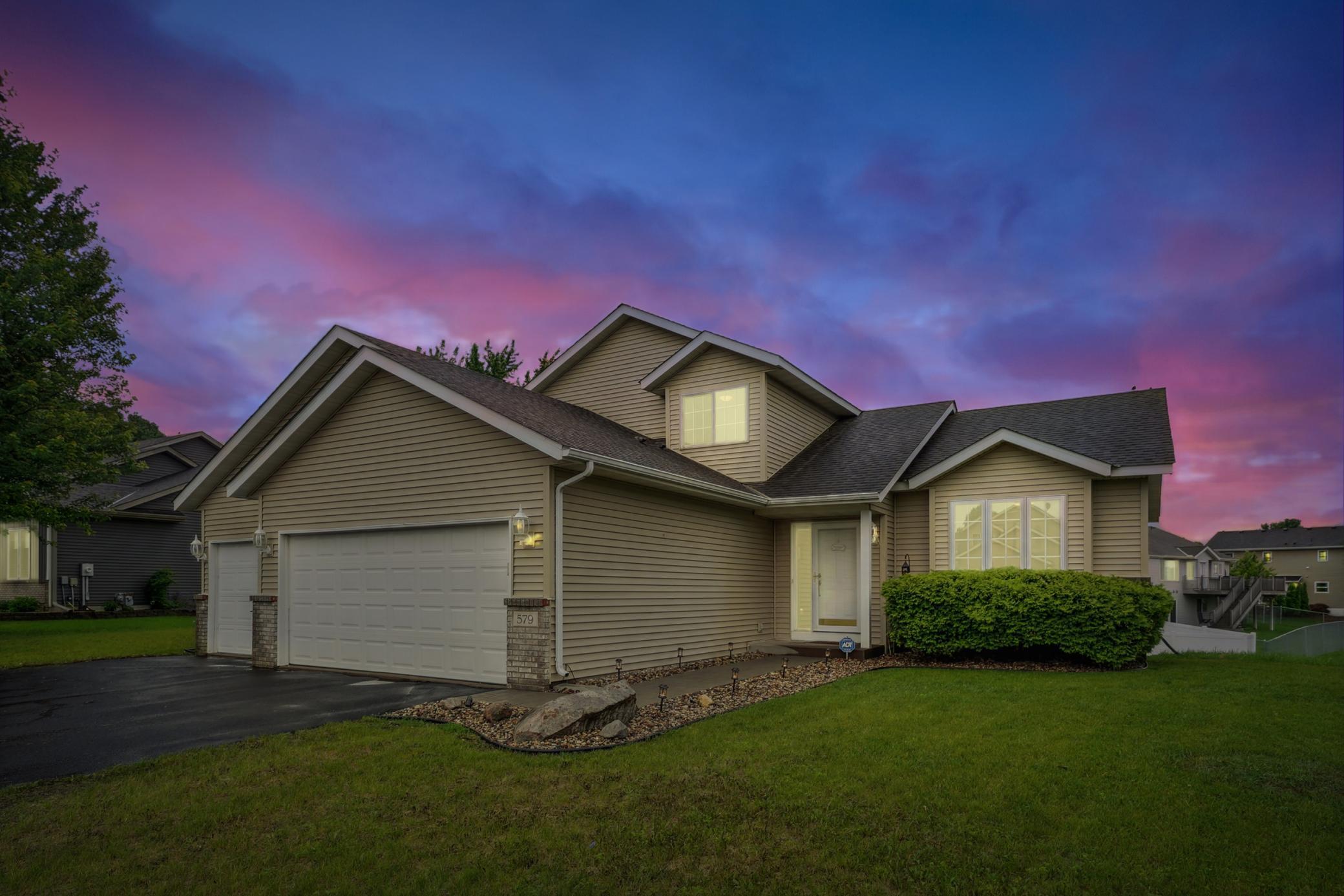579 Maple Knoll Circle NW