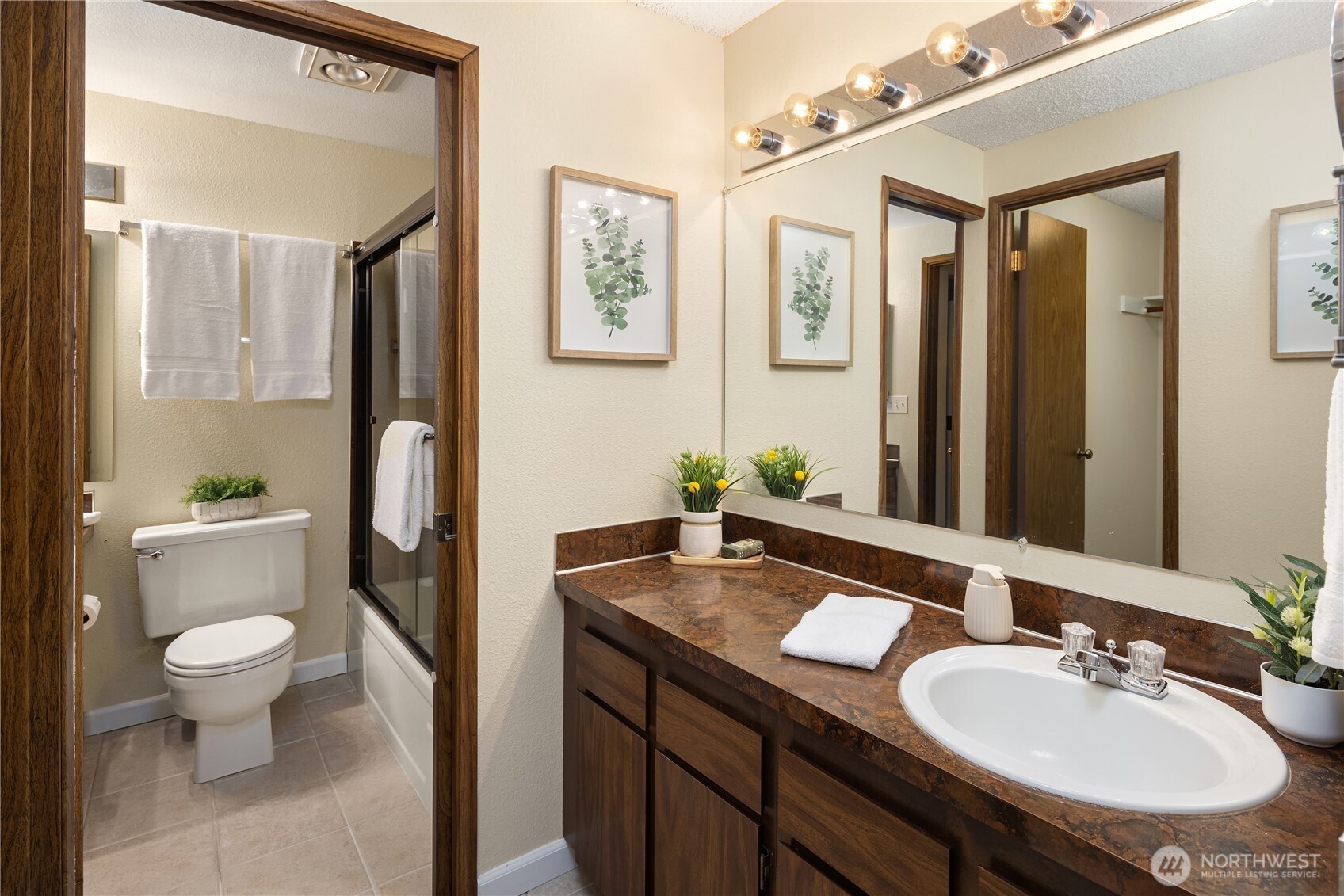9504 Ravenna Avenue NE Unit: 203