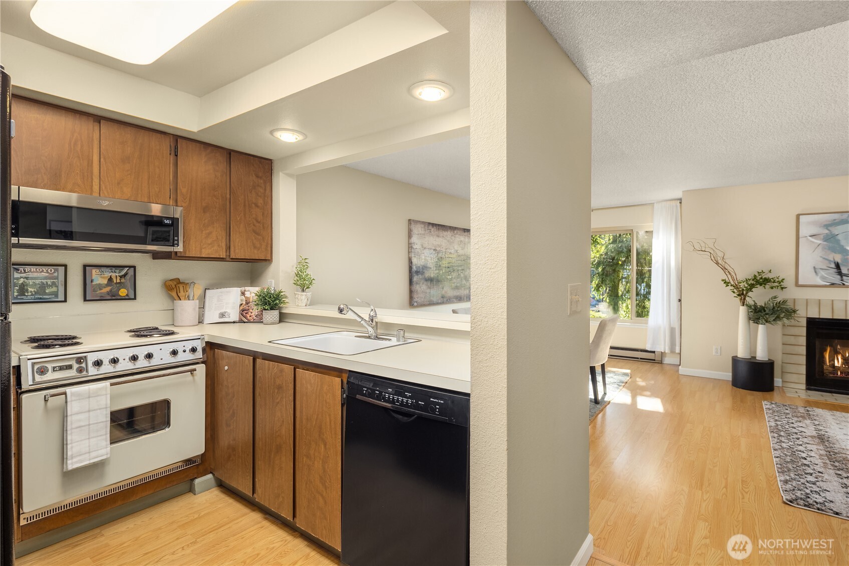 9504 Ravenna Avenue NE Unit: 203