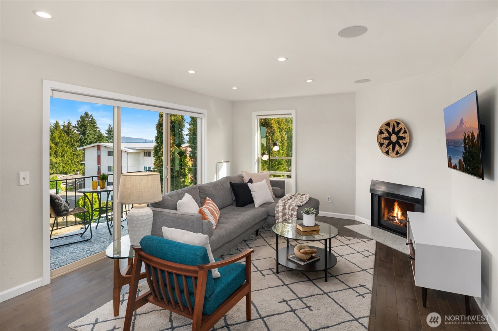 6519 35th Avenue NE Unit: 201