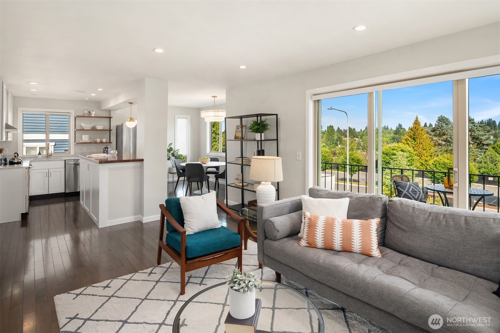 6519 35th Avenue NE Unit: 201