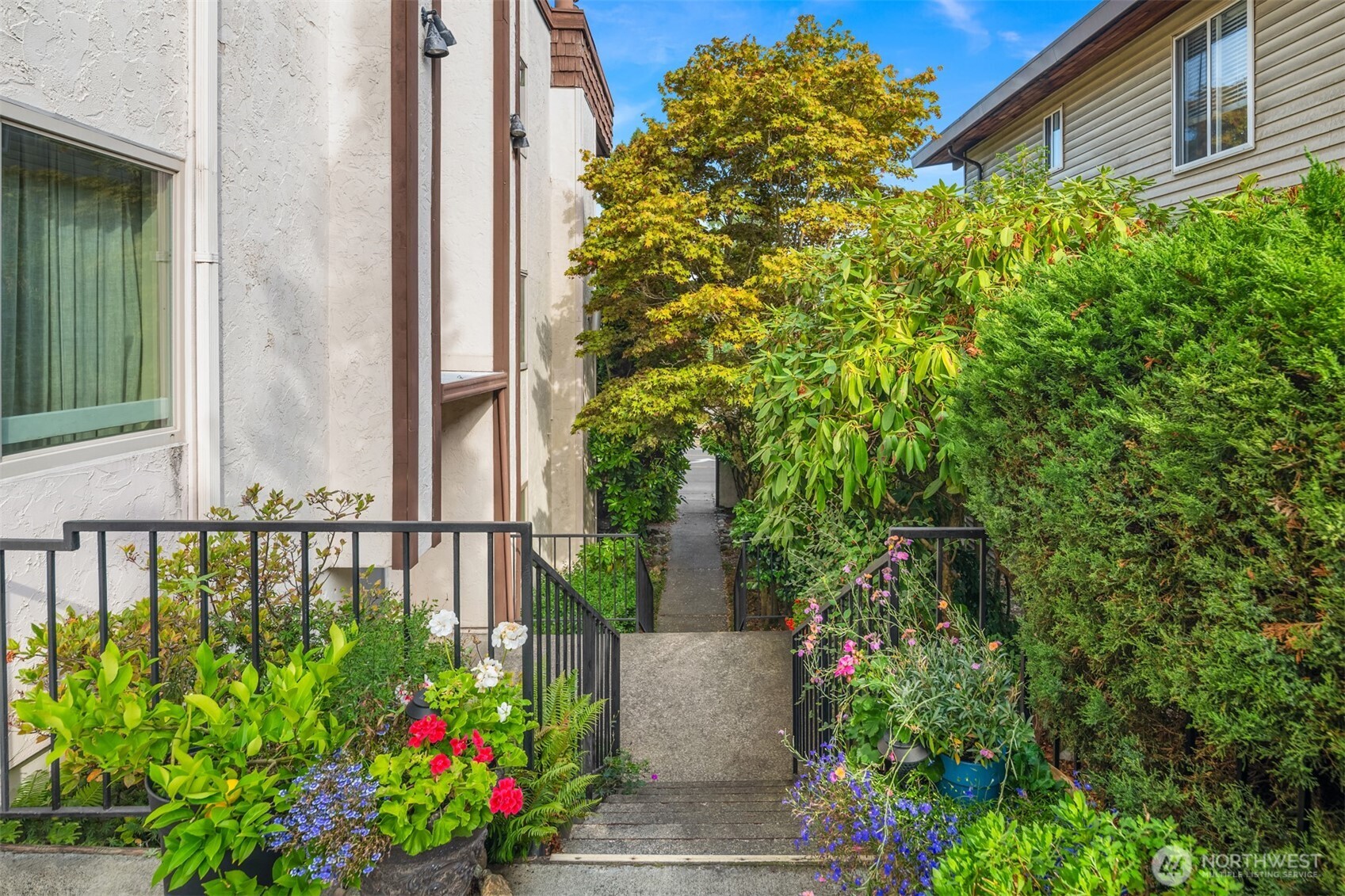 6519 35th Avenue NE Unit: 201