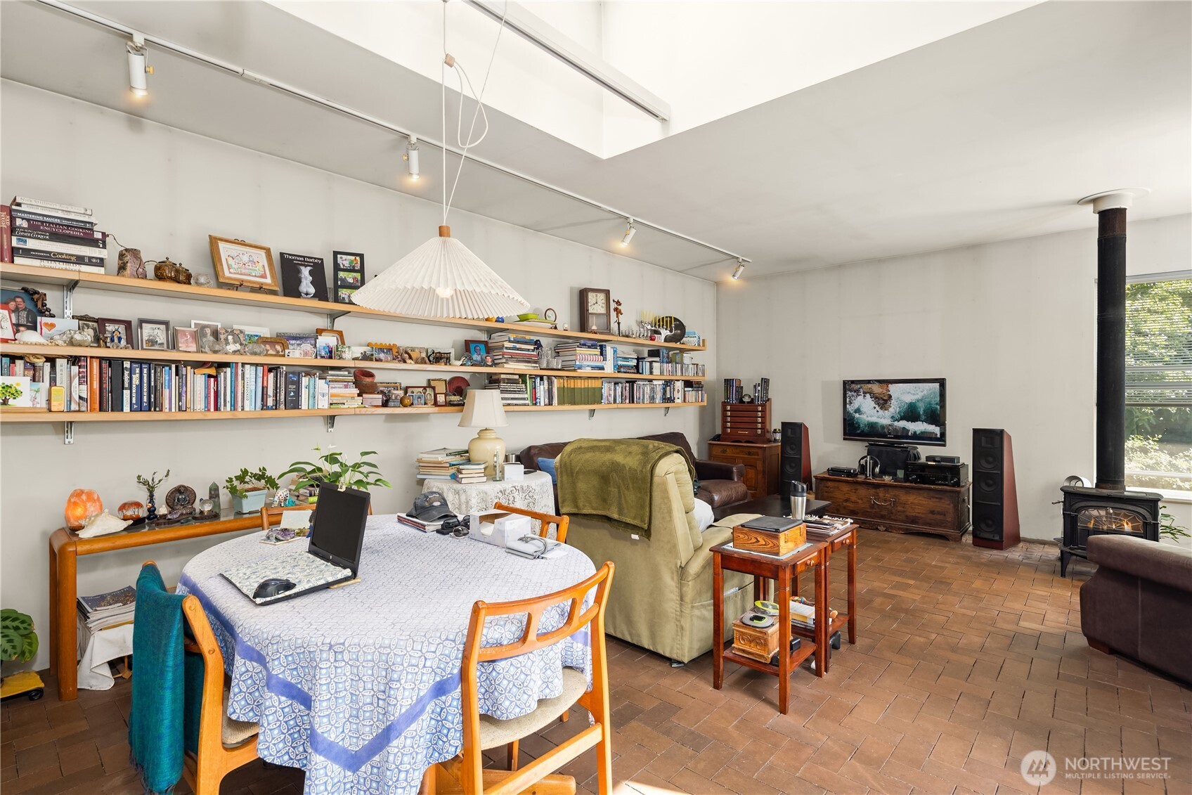 111 W Kinnear Place