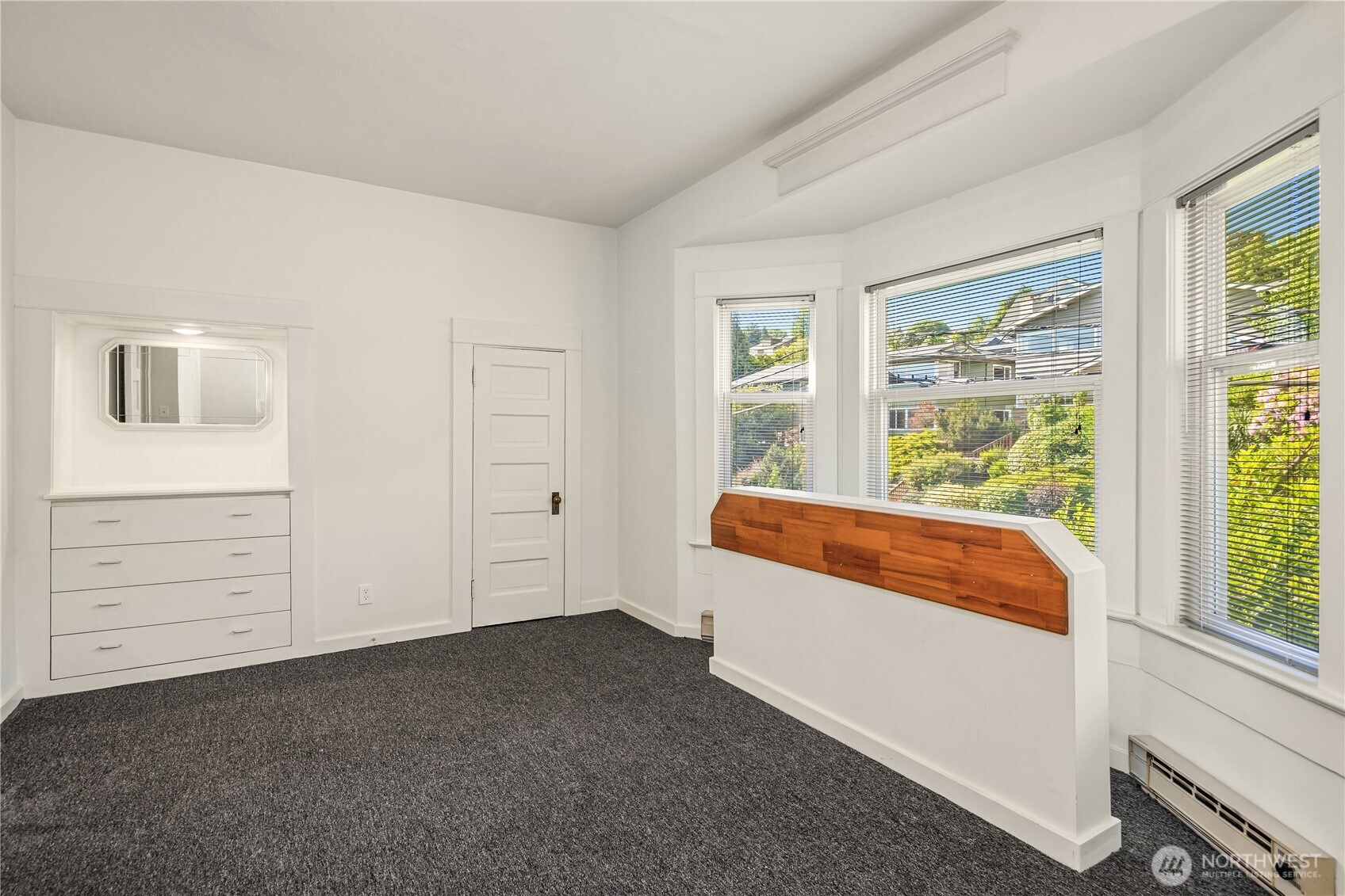 111 W Kinnear Place