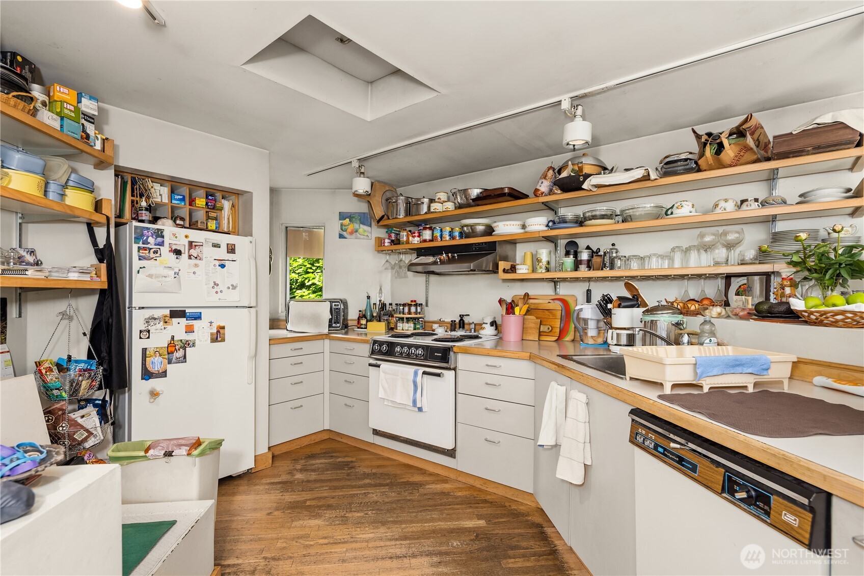 111 W Kinnear Place
