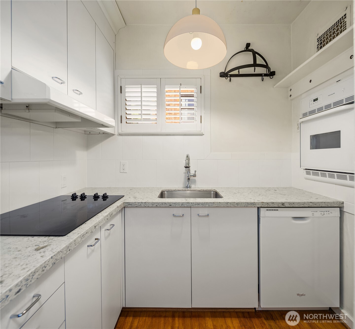 111 W Kinnear Place