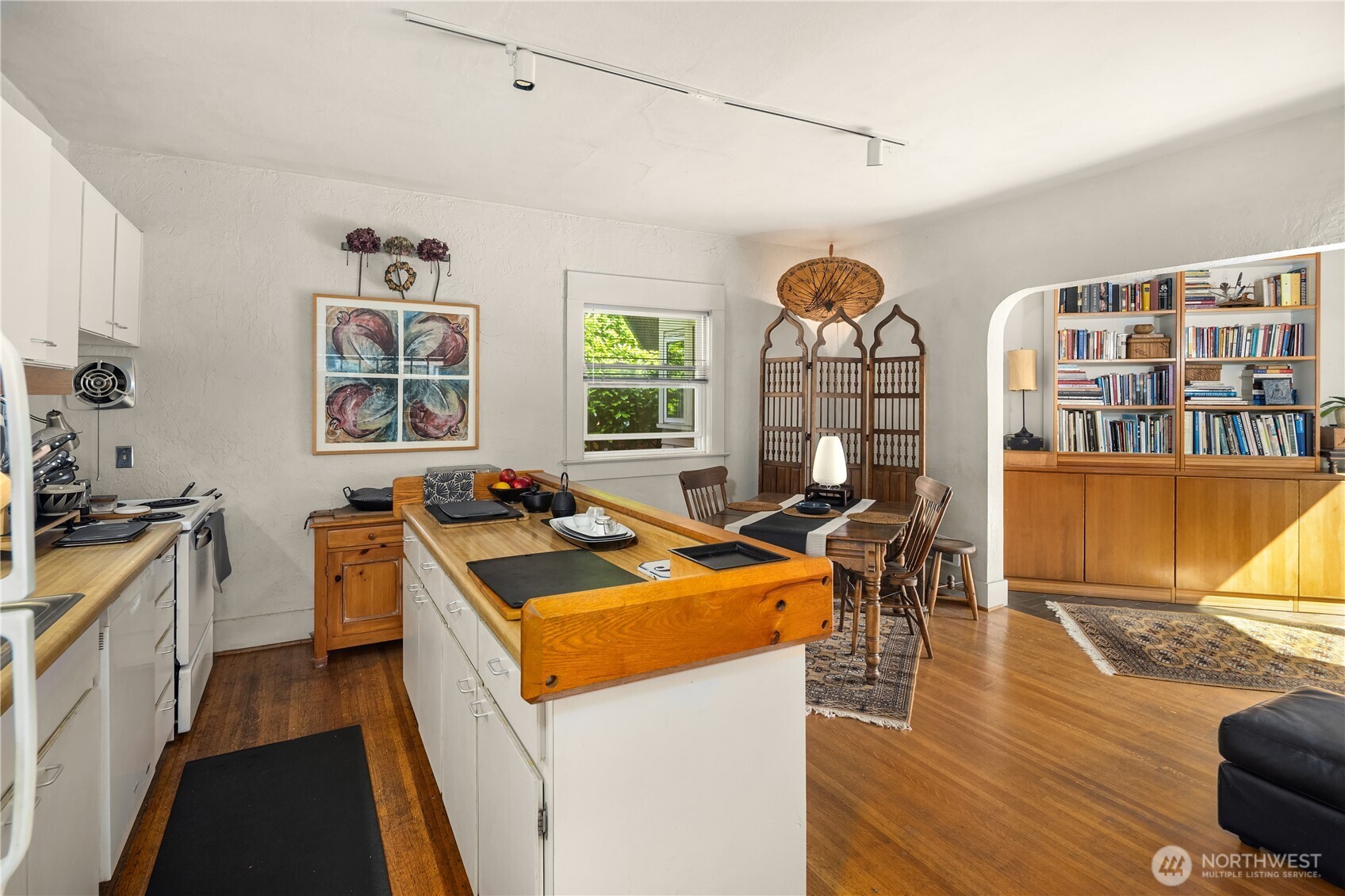 111 W Kinnear Place