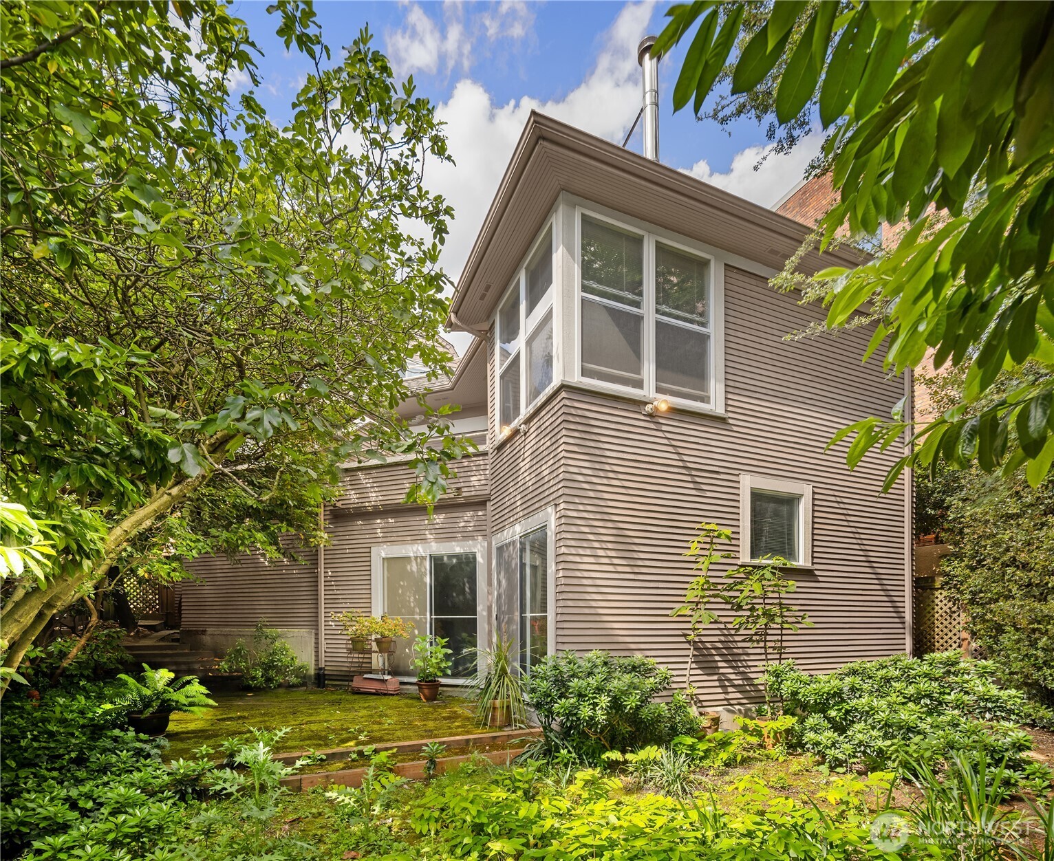 111 W Kinnear Place