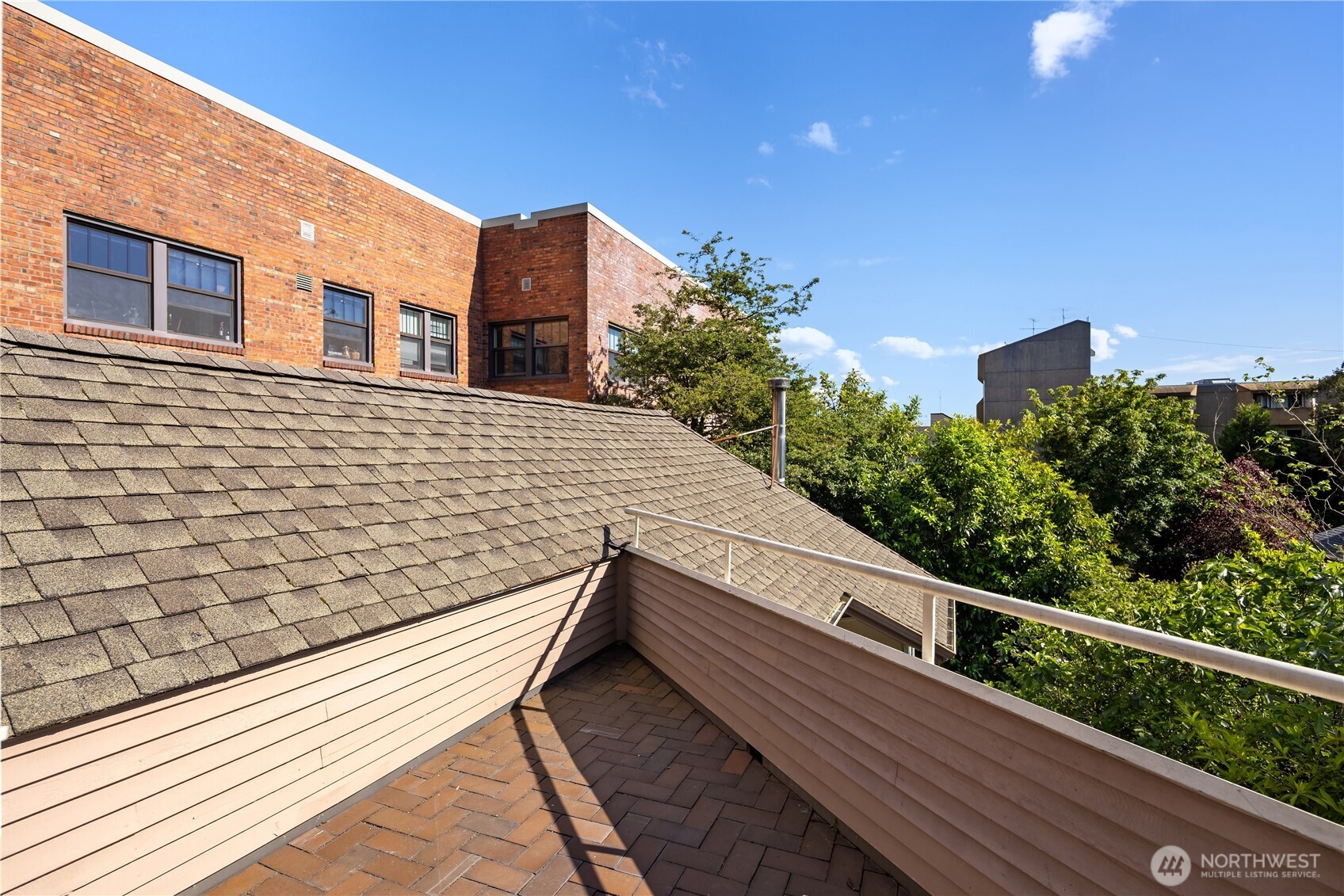 111 W Kinnear Place