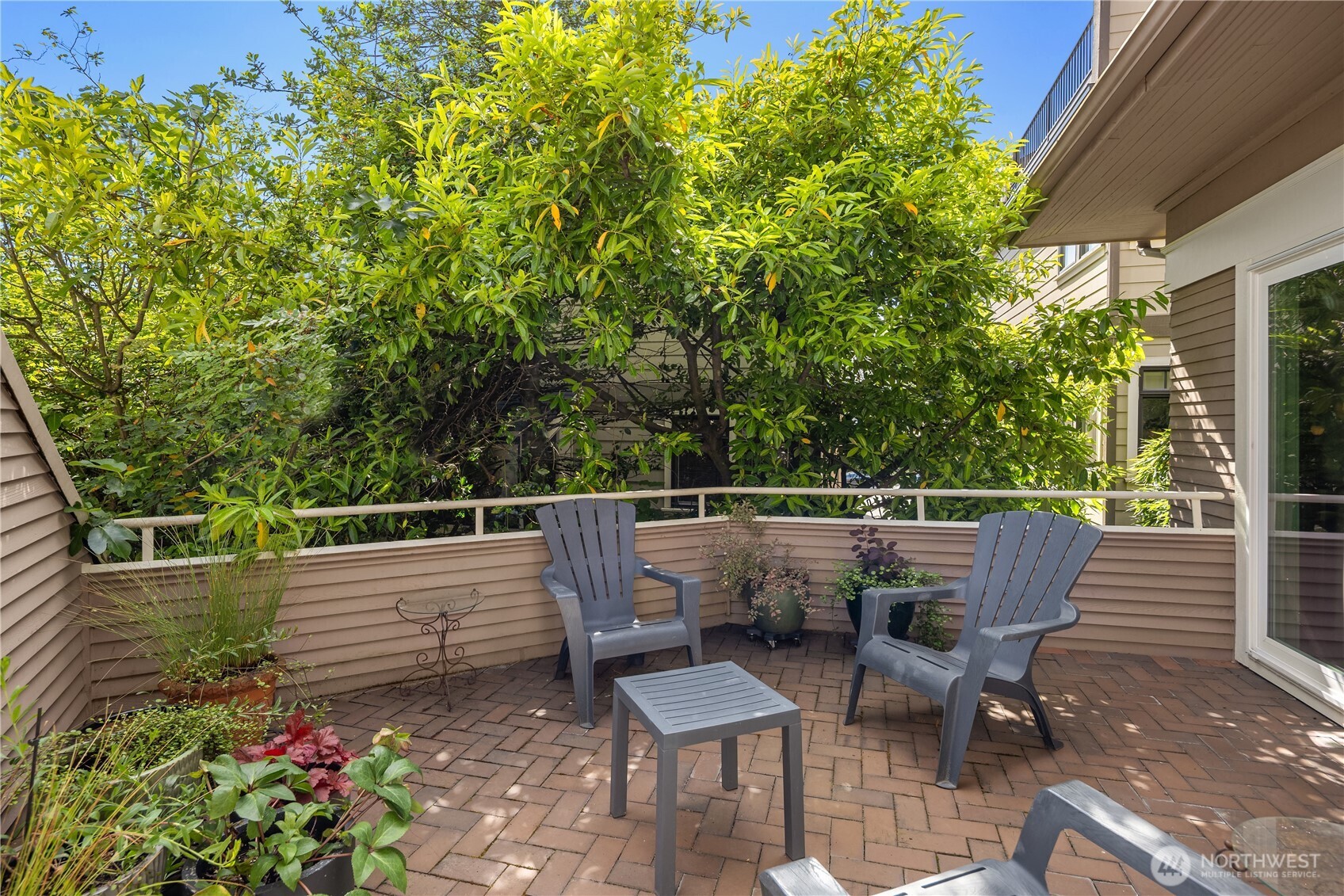 111 W Kinnear Place