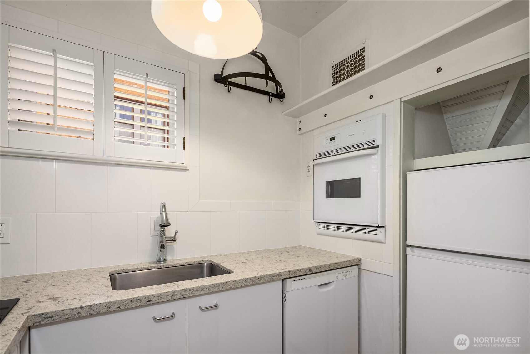 111 W Kinnear Place
