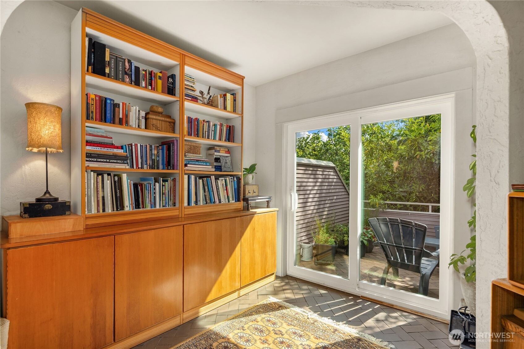111 W Kinnear Place