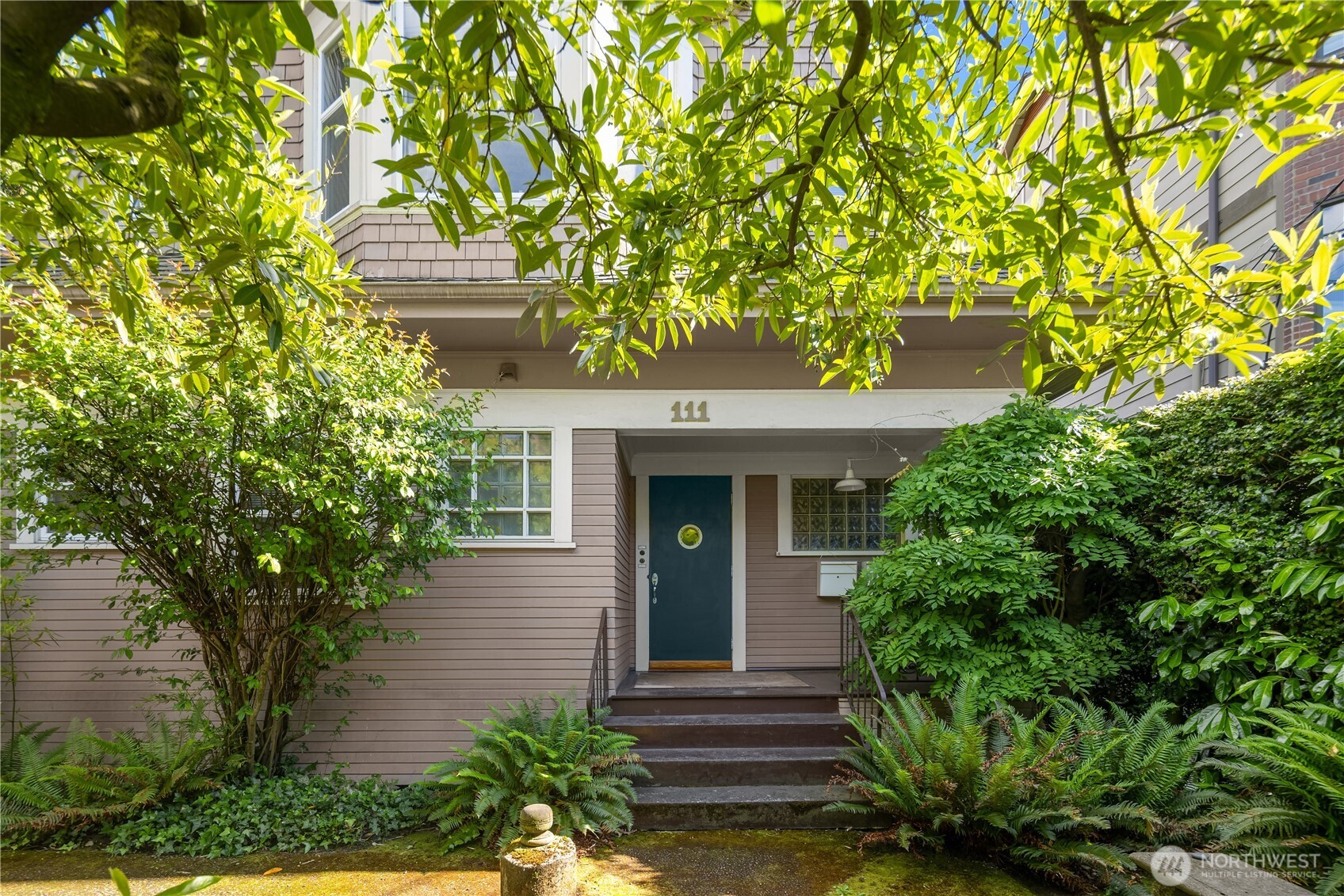 111 W Kinnear Place