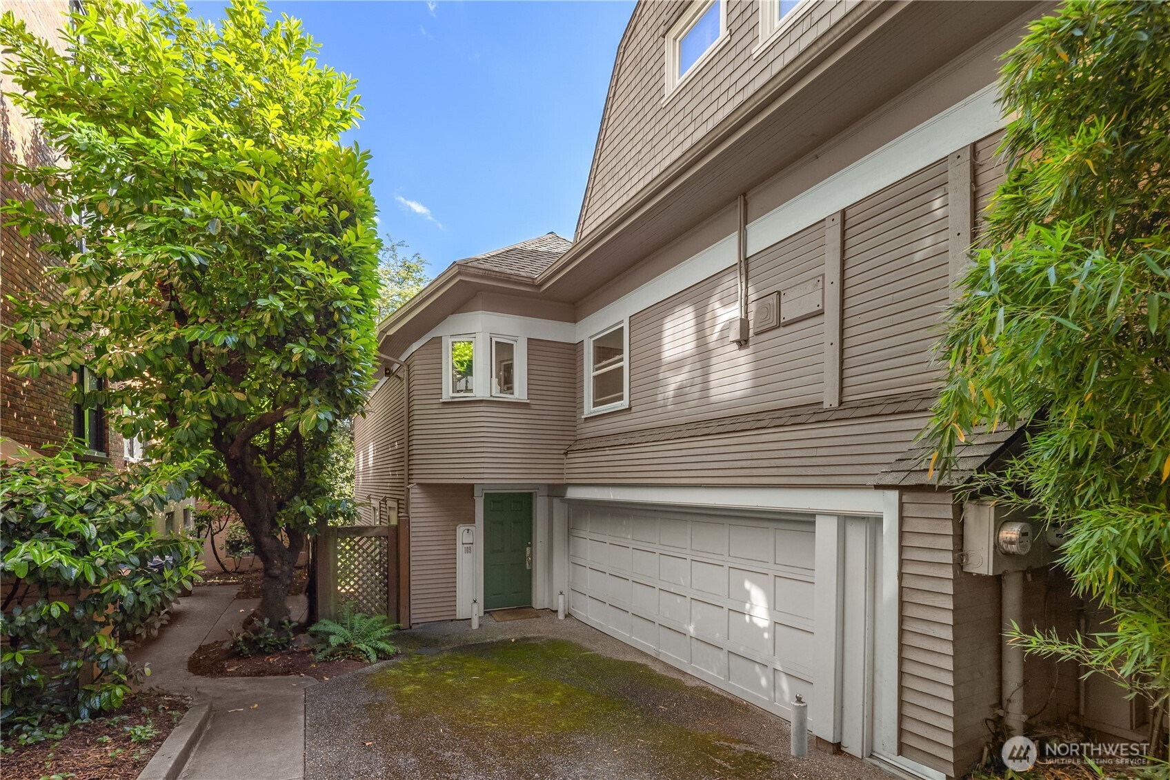 111 W Kinnear Place