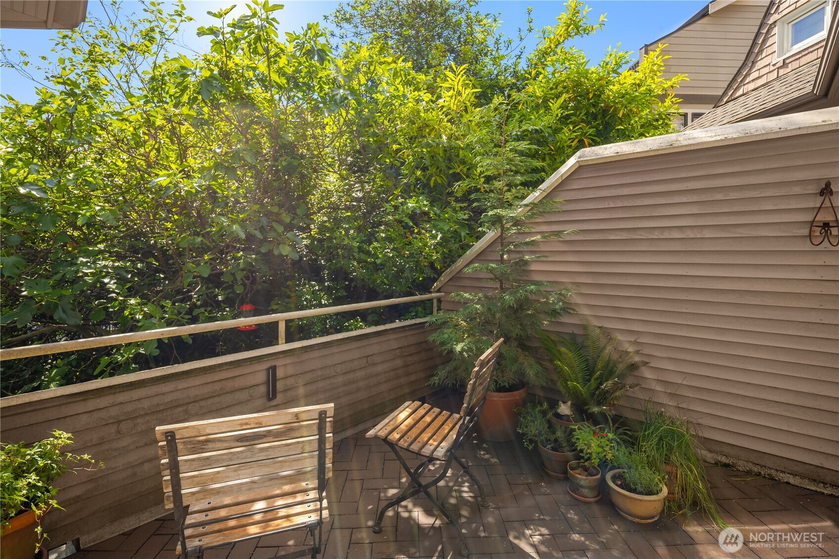 111 W Kinnear Place