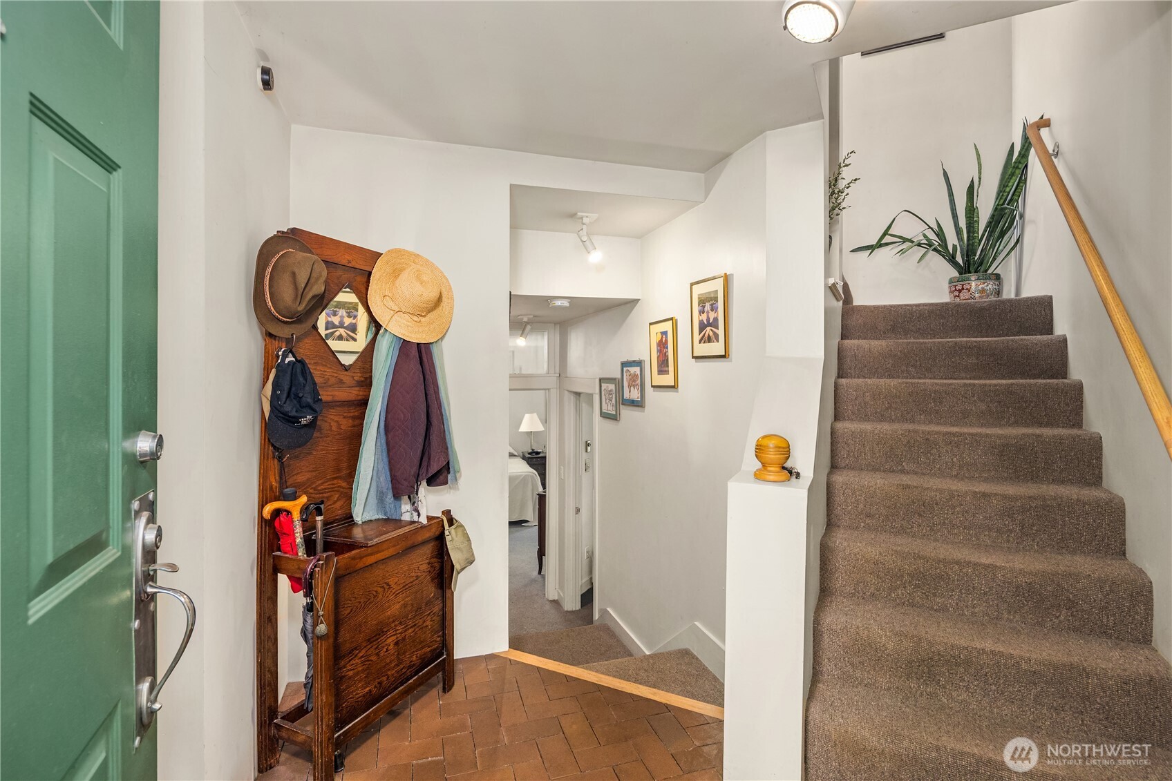 111 W Kinnear Place