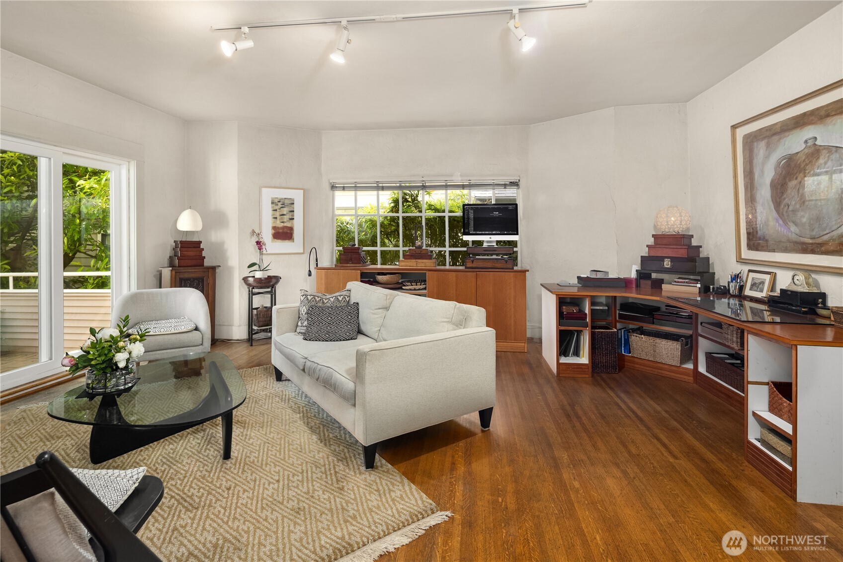 111 W Kinnear Place