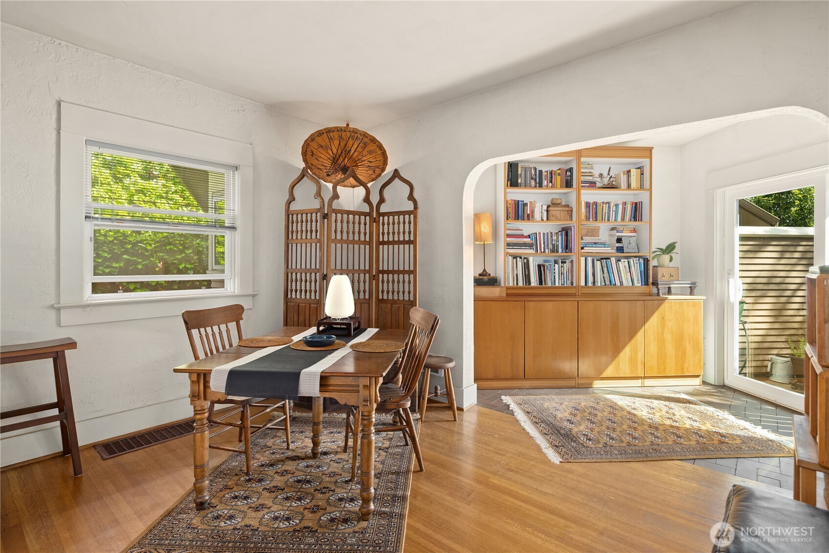 111 W Kinnear Place