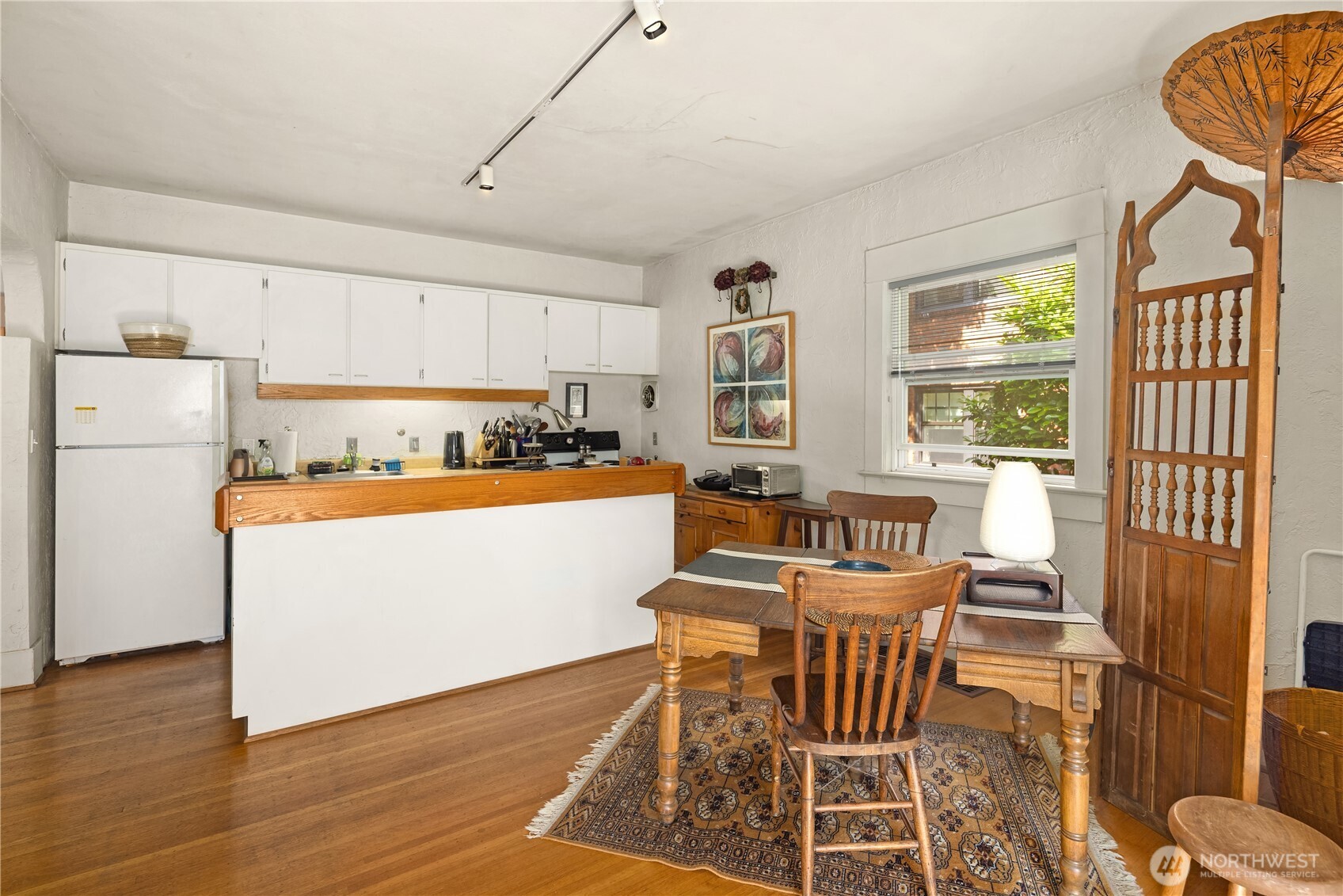 111 W Kinnear Place