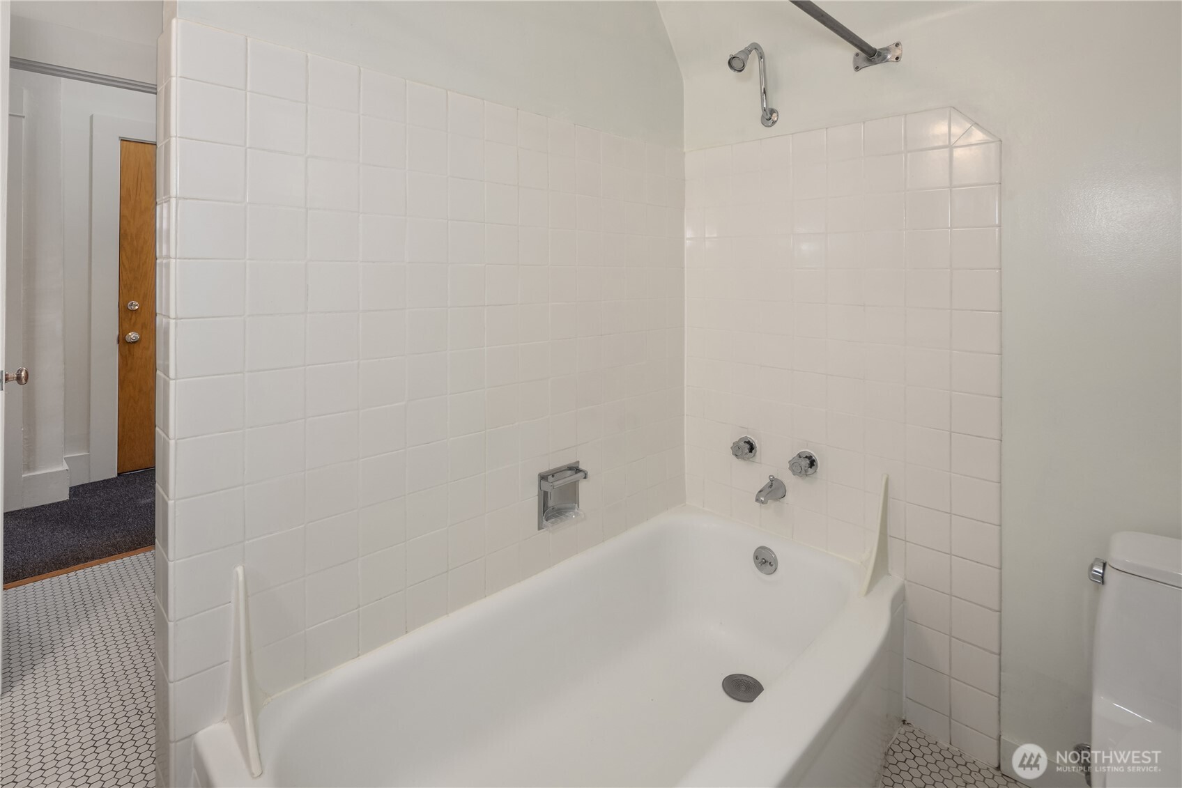111 W Kinnear Place