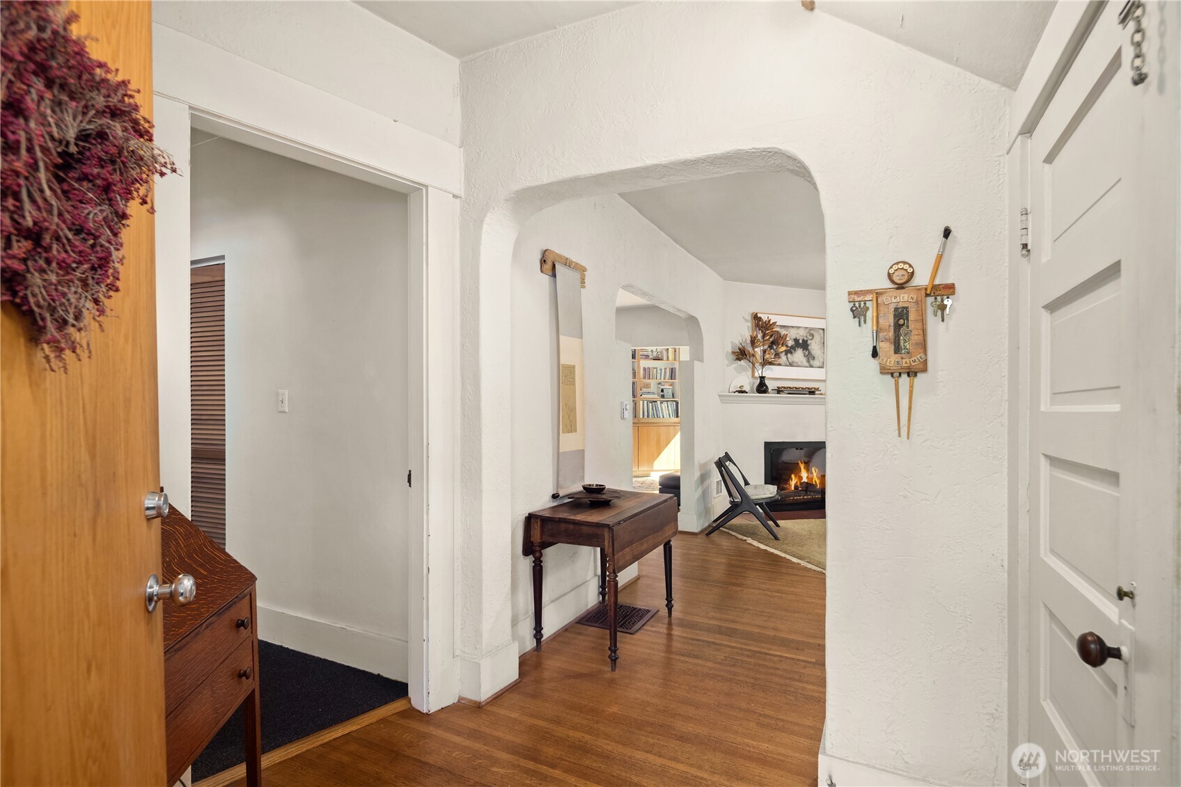 111 W Kinnear Place