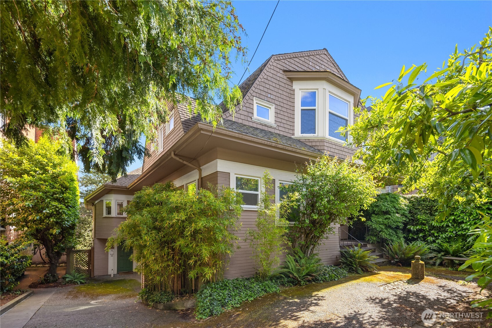 111 W Kinnear Place