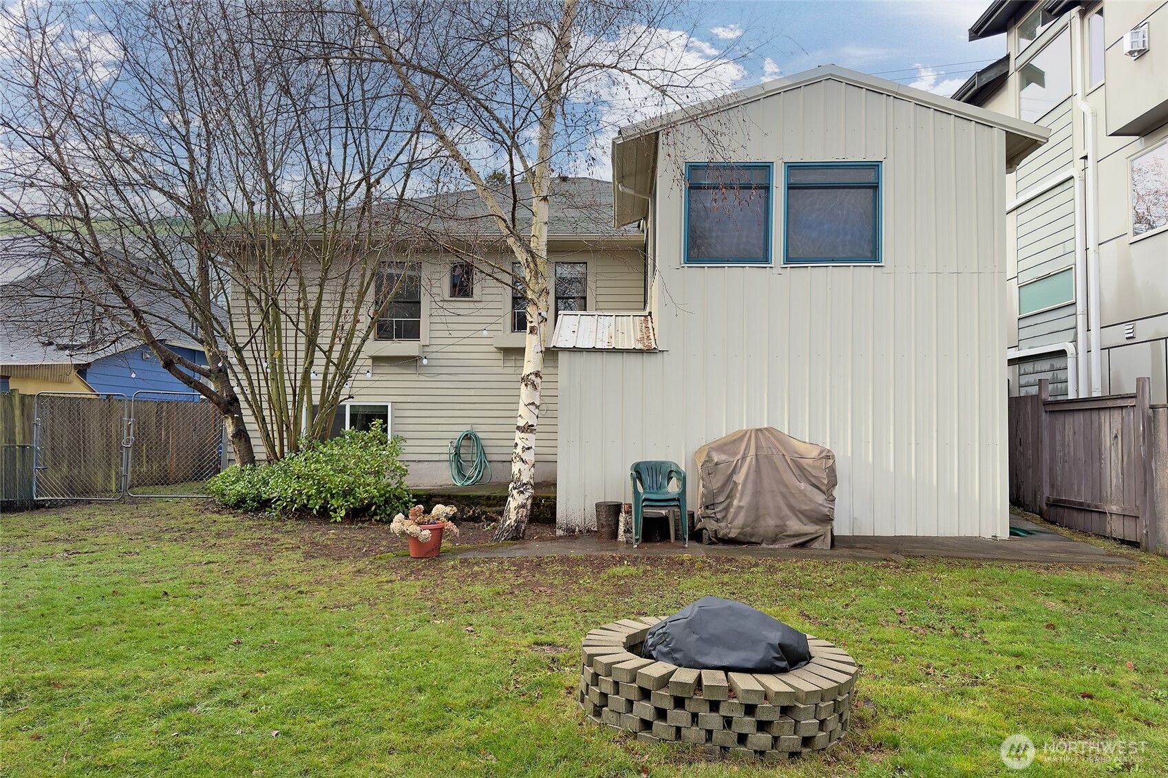 6110 8th Avenue NW