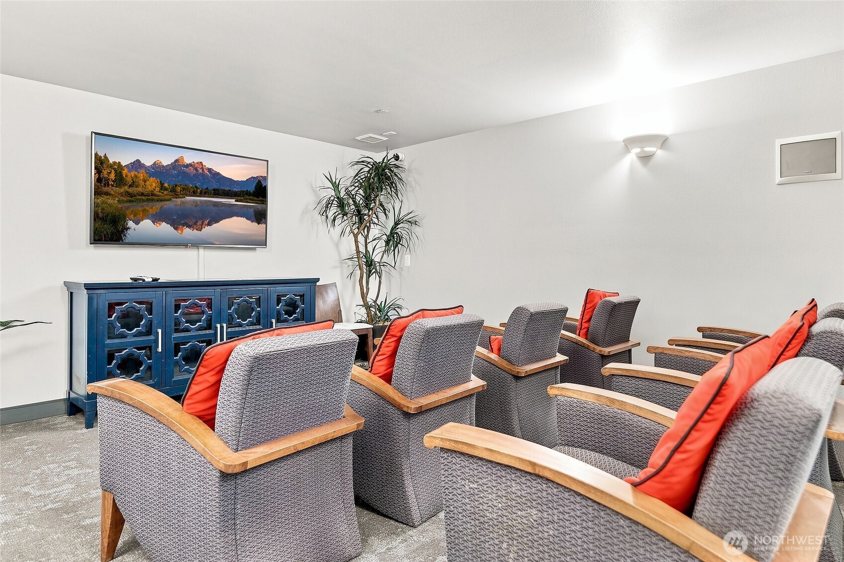 323 Queen Anne Avenue N Unit: 510