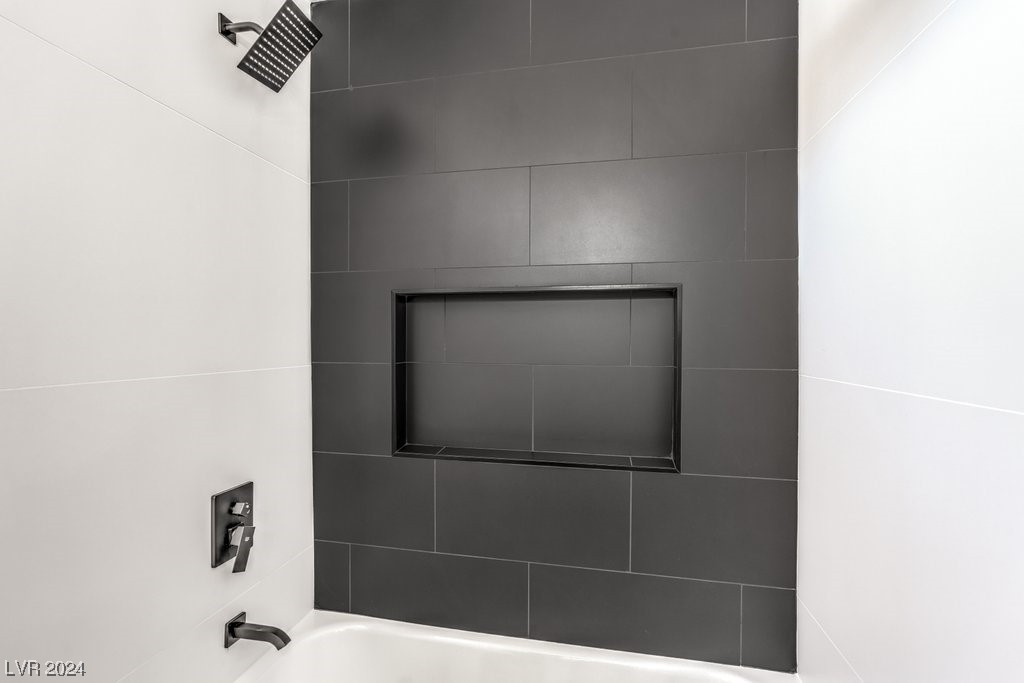 10009 Mahogany Grove Lane