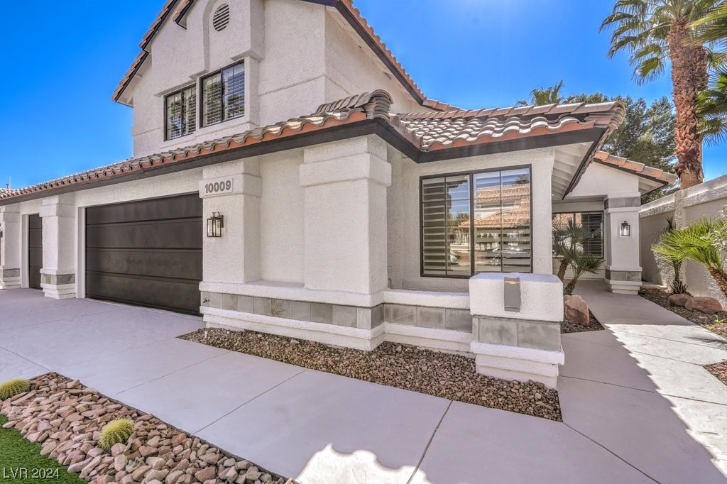 10009 Mahogany Grove Lane