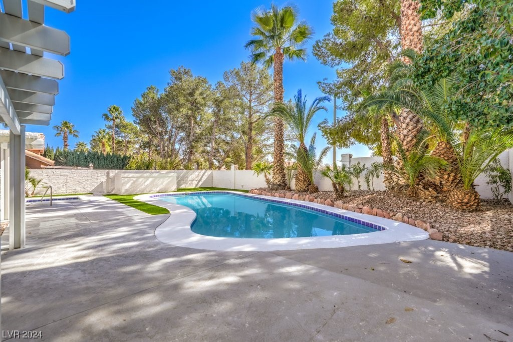 10009 Mahogany Grove Lane