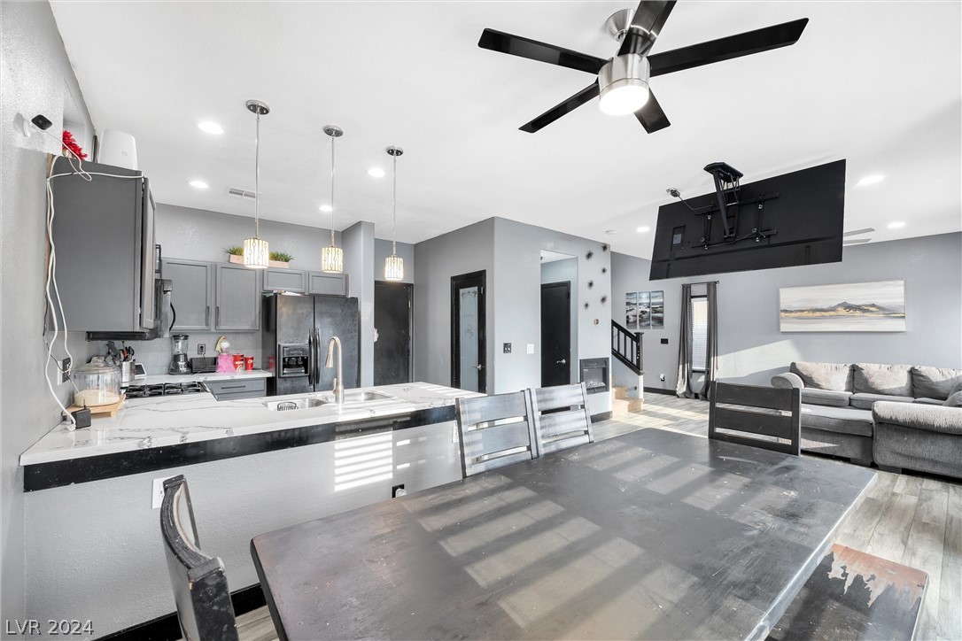 6021 Shallow Springs Street