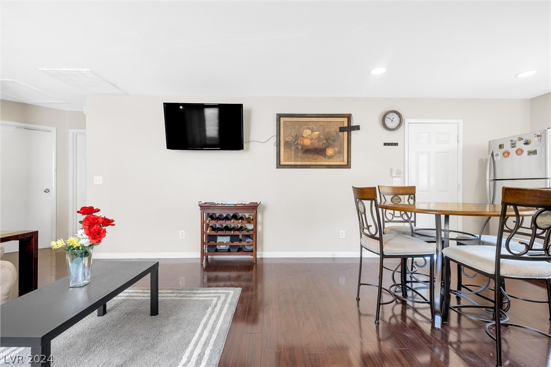 1261 Golden Apple Street