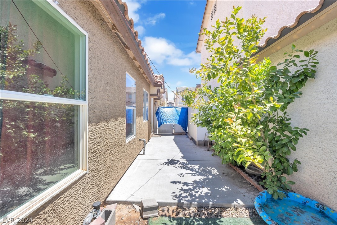 1261 Golden Apple Street