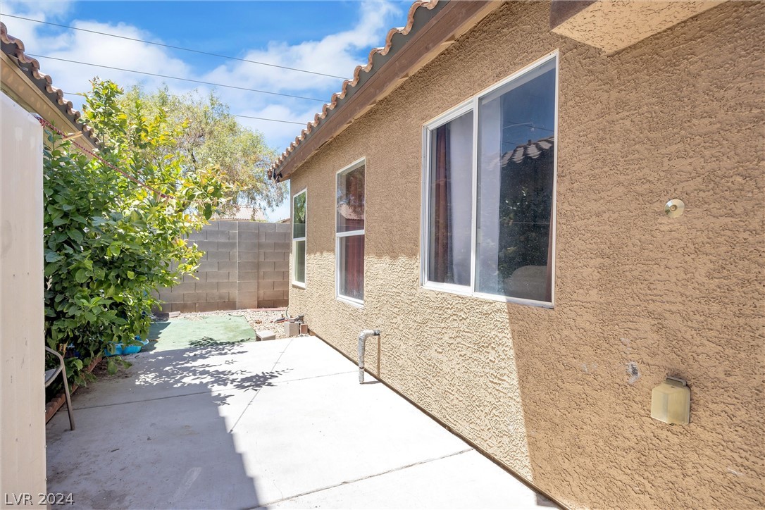 1261 Golden Apple Street