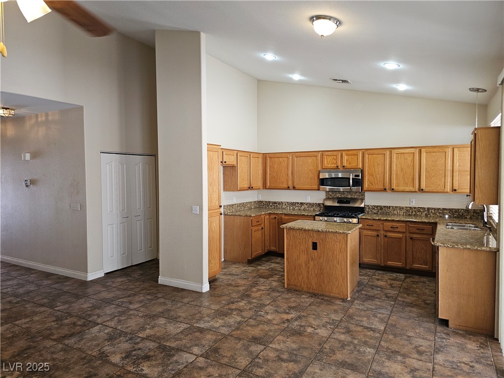 6908 Fruit Flower Avenue