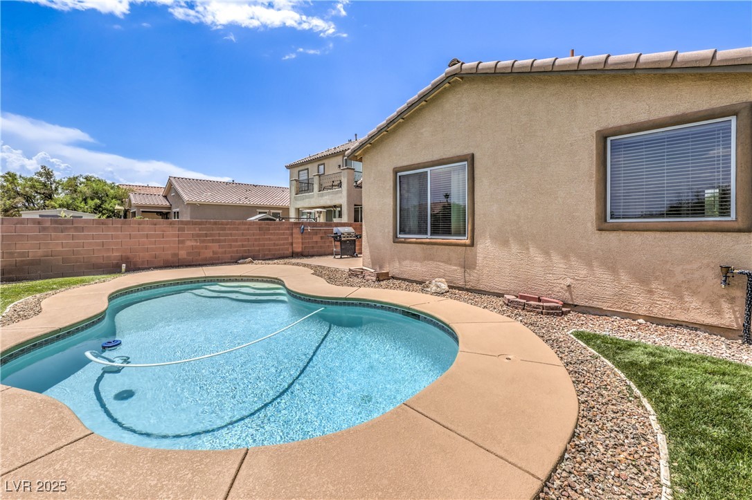 5528 Stone Lagoon Street